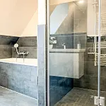 Baltischer Hof 55 *